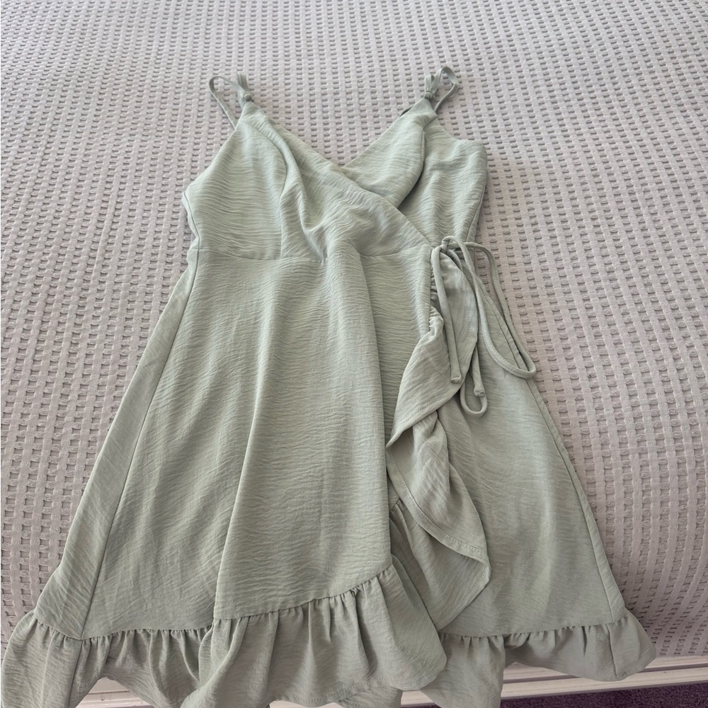 Elegant Kids Dress in Soft Green